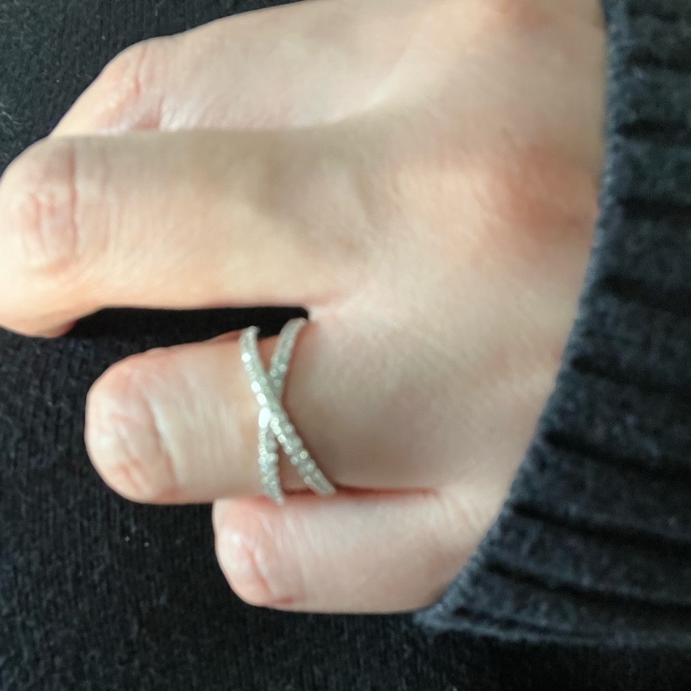 .925 Sterling Silver and CZ ring 💎